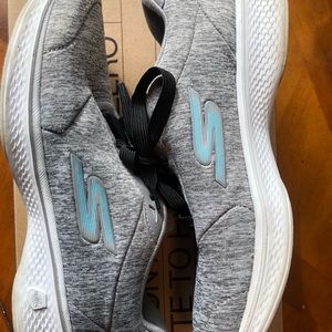 Sketchers Goga Max Quick-Fit Shoes